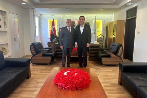 27. Dönem Cumhuriyet Halk Partisi Şanlıurfa Milletvekilimiz Sayın Aziz Aydınlık, Başkanımız Halil İbrahim Özgün’ü makamında ziyaret etti.